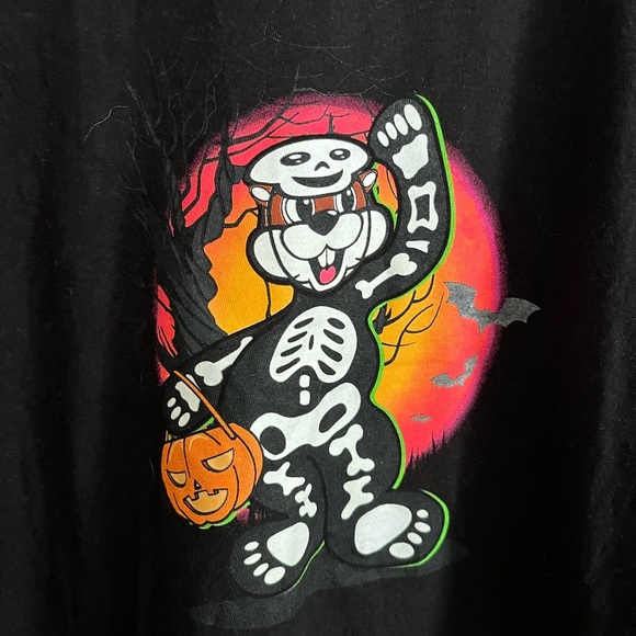Buc-ees Men’s Halloween Glow Tee - Picture 1 of 5